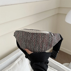Sac banane en tweed à carreaux rouge noir blanc avec bandoulière réglable
