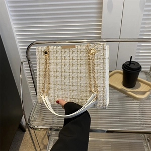 Elegant white tweed chain shoulder bag with gold hardware and woven texture detail