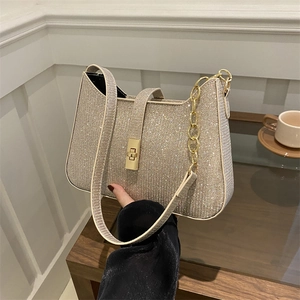 Sac sous le bras à paillettes champagne doré avec fermoir doré et bandoulière