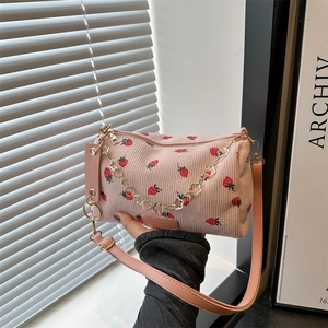 Damen Erdbeere Druck Canvas Kissentasche Süße Blumen Kette Riemen Umhängetasche Casual Street Style Mode Handtasche