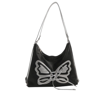 Sac bandoulière Y2K en nylon noir avec broderie papillon argentée et détails à lacets