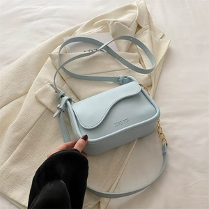 Borsa Tracolla Donna Pelle PU Patta Ondulata Moda Minimalista Borsa Spalla Con Decorazione Catena Metallica Uso Quotidiano Borsa Quadrata