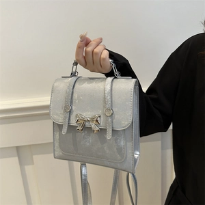 Sac à main argenté brillant avec nœud métallique, élégant mini sac à dos femme