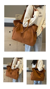 Détail du sac cabas en nylon caramel avec cordon latéral et large bandoulière