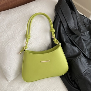 Sac sous le bras demi-lune vert citron avec garniture dorée et bandoulière nouée