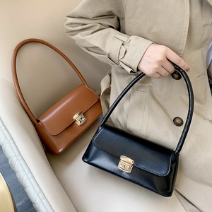 Sac à bandoulière baguette rétro en similicuir avec boucle dorée en noir et caramel