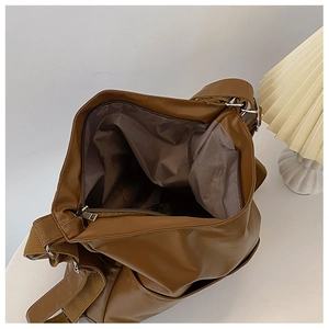 Macro detail of the spacious inner lining and zipper of the vintage brown tote bag