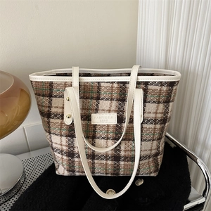 Klassische braune Tweed-Tragetasche mit weißem Lederbesatz und Markenlogo-Aufnäher