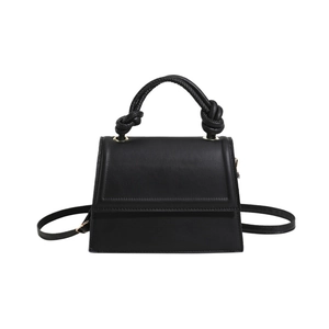 Sac à main trapèze noir minimaliste avec poignée à nœud et bandoulière réglable pratique
