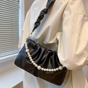 Borsa nuvola arricciata nera con catena di perle e tracolla per donne
