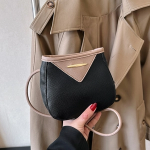 Sac Bandoulière Mini Seau Femmes Cuir PU Grain Lychee Couleur Contrastée Mode Urbaine Simple Sac À Épaule Avec Petite Pochette