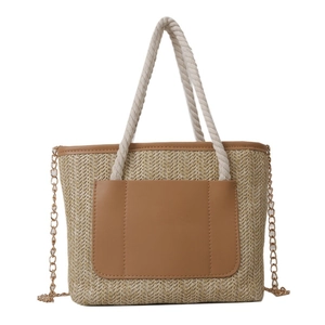 Modische Stroh-Eimertasche mit brauner Ledertasche und goldener Kettenriemen