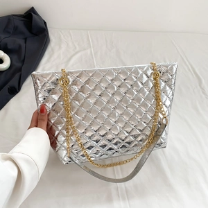 Borsa Tote Trapuntata Grande Capacità Pelle PU Metallizzata Borsa A Tracolla Catena Dorata Moda Streetwear Shopping Donne