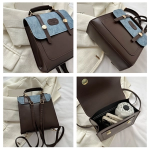 Vue détaillée du sac à dos vintage en denim avec bretelles réglables et fermoir magnétique
