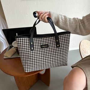 Vintage Houndstooth Tote Bag For Women Large Capacity Shoulder Bag With PU Leather Strap And Metal Rivets Retro Fashion