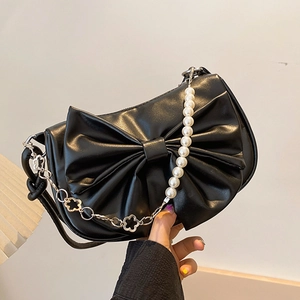 Sac à bandoulière noir avec nœud, chaîne en perles et breloques de fleurs en similicuir