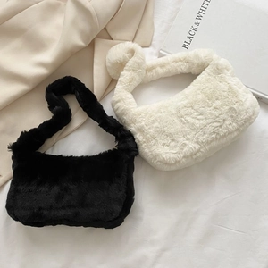 Sacs cabas tendance en peluche noir et blanc avec bretelles douces en fausse fourrure