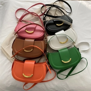 Sac À Bandoulière Demi-Lune En Cuir PU Pour Femmes Sacoche Rétro À La Mode Avec Boucle En Métal Doré