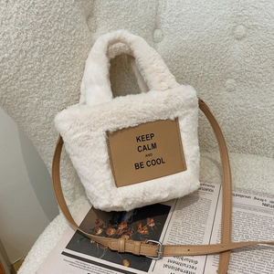 Sac Seau En Peluche Sac À Épaule En Fausse Fourrure Pour Femmes Avec Bandoulière En Cuir Réglable Fermeture Éclair Sac