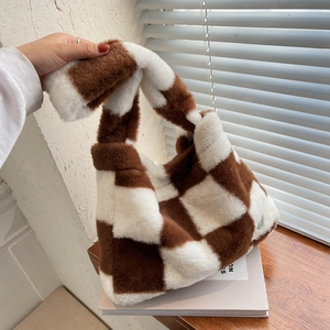 Checkerboard Plush Faux Fur Shoulder Bag Soft Fuzzy Underarm Bag For Women Autumn Winter Fashion Trendy Minimalist