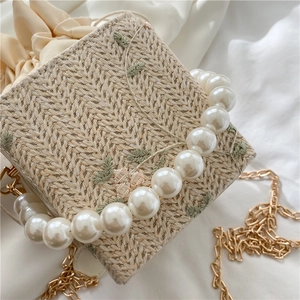 Sac seau en paille avec poignée en perles et broderie florale de mode féminine