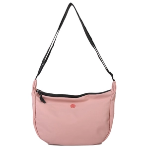 Sac bandoulière demi-lune rose minimaliste avec sangle noire et détail du logo