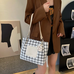 Large capacity black and white plaid wool tote bag with fashionable front pocket