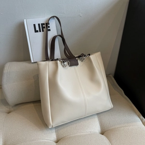 Borsa tote minimalista in pelle crema con manici marroni e anelli in metallo per donna