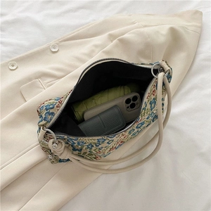 Retro jacquard shoulder bag with floral pattern showing large capacity for essentials