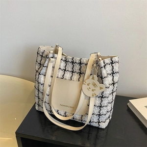 Grand sac cabas en tweed à damier noir et blanc avec anses en cuir beige