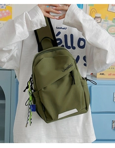 Sac de poitrine en toile vert armée avec sangle réglable et cordon néon pour le quotidien