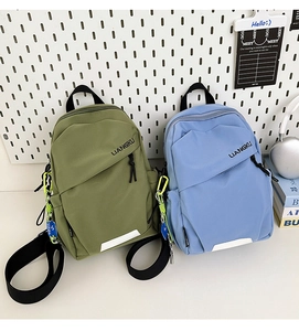 Sacs de poitrine en nylon olive et bleu clair avec bandes réfléchissantes et doubles zips