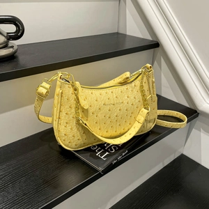 Sac Sous le Bras Vintage Texture Autruche Femmes Baguette Cuir PU Sac Bandoulière Hobo Avec Chaîne en Or Mode