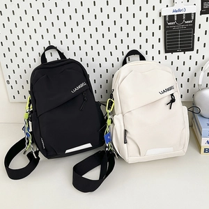 Sac de poitrine minimaliste en nylon noir et blanc avec tirettes de zip vert fluo