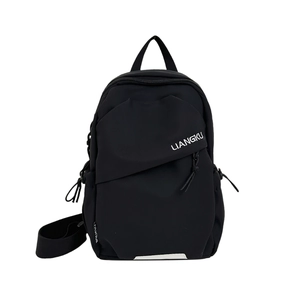 Sac de poitrine noir en nylon imperméable avec bandoulière réglable pour voyage et loisirs