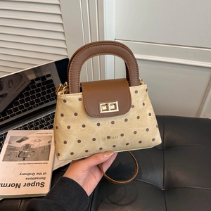 Sac à main vintage à pois beiges et marrons avec fermoir doré et bandoulière chic