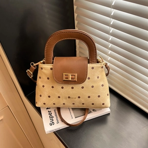 Sac bandoulière beige et marron à pois avec fermoir doré et poignée en cuir