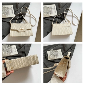 Détail du sac à main tissé avec garniture dorée et pieds de protection à la base