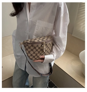 Detail of vintage beige crossbody bag featuring M-letter jacquard and wide strap