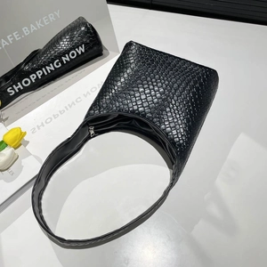Retro black woven large capacity hobo bucket shoulder bag with silver metal zipper detail