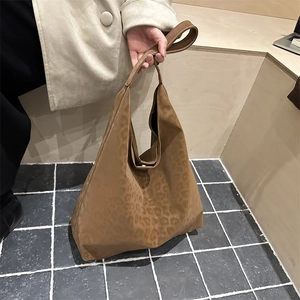 Vintage leopard print tote bag in brown suede for women casual commute and daily use