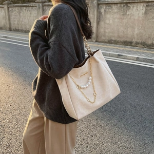 Elegant beige tote bag with pearl chain decoration and large capacity for daily commuting
