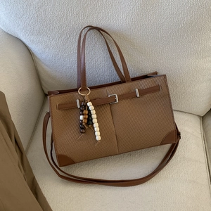 Women Retro Woven Tote Bag PU Leather Large Capacity Handbag With Bead Pendant Crossbody Shoulder Bag Minimalist Style