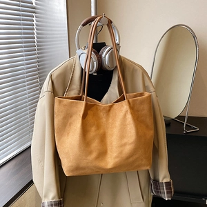 Retro camel suede tote bag with large capacity and center stitching for daily commute