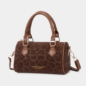 Borsa a cilindro retrò leopardata con manici in pelle marrone e finiture dorate