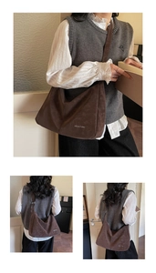Dettaglio di una grande borsa hobo in pelle scamosciata marrone con scritte bianche casual