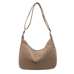 Grande borsa hobo in morbida pelle kaki con tracolla regolabile per il pendolarismo quotidiano