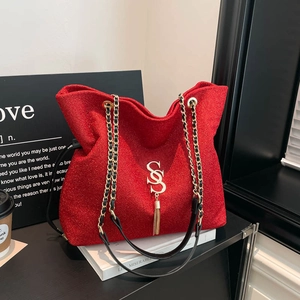 Women Glitter Shiny Tote Bag Large Capacity Metal Chain Shoulder Bag With Tassel Letter Logo Fashion Casual