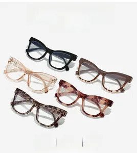 Gros plan de montures de lunettes œil-de-chat élégantes en plusieurs coloris et motifs