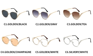 Détail des charnières en V en métal avec relief de feuilles sur lunettes strass chic